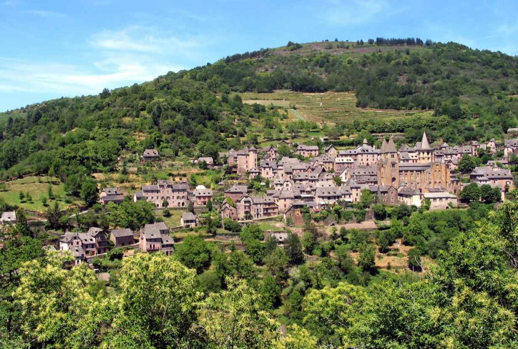 Villaggio medievale di Conques (Francia) – Foto di Jean-Pol GRANDMONT (https://commons.wikimedia.org/wiki/User:Jean-Pol_GRANDMONT)