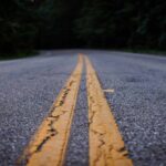 Foto di Max Andrey: https://www.pexels.com/it-it/foto/primo-piano-foto-di-grey-concrete-road-1197095/