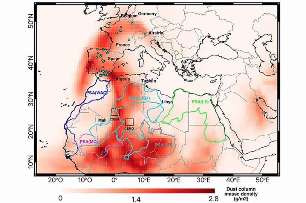 Siti di campionamento delle polveri della tempesta di sabbia del marzo 2022 e densità di massa della colonna di polveri (grammi per metro quadrato). I punti grigi rappresentano i 53 campioni scientificamente rappresentativi di polveri sahariane raccolti durante la campagna di scienza partecipativa. La scala dei colori corrisponde alla concentrazione stimata di polveri. I siti CSEM e CEMO, dove sono stati condotti test nucleari, sono indicati con quadrati. Le cinque PSAs, basate su studi di impronte geochimiche e sulla suddivisione geologica del Nord Africa, sono evidenziate con aree colorate. Foto: Science Advances