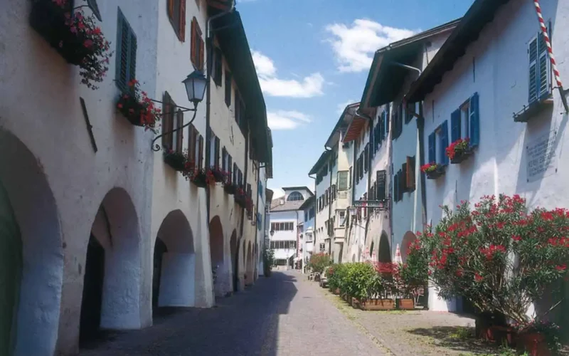 Egna, il borgo senza tempo nel cuore dell’Alto Adige