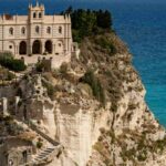 Tropea - Foto di Luciana Evrard: https://www.pexels.com/it-it/foto/mare-paesaggio-natura-cielo-27373485/