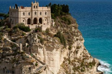 Tropea: storia, mito e tradizione di un gioiello del Mediterraneo