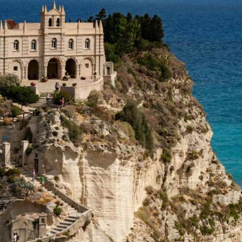 Tropea: storia, mito e tradizione di un gioiello del Mediterraneo