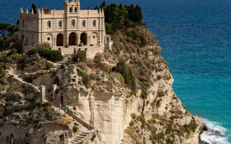 Tropea: storia, mito e tradizione di un gioiello del Mediterraneo